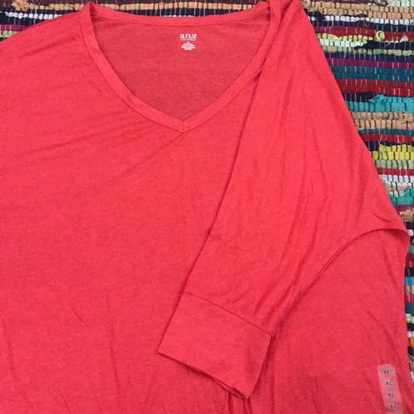 Ana red top - Picture 3 of 3